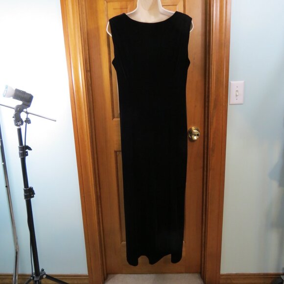 R & M Richards Black Velvet Midi Dress Sleeveless Size 12P - Picture 4 of 7